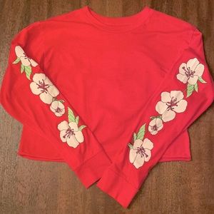 Women’s long sleeve Hawaiian flower crop top. Pink. Small